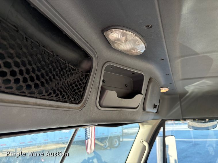 image for item FG1025 2017 Freightliner Cascadia 125 semi truck