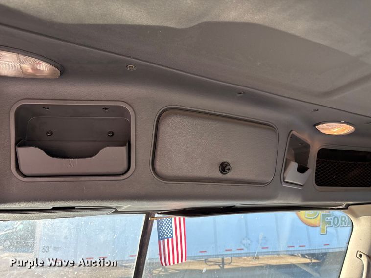 image for item FG1025 2017 Freightliner Cascadia 125 semi truck