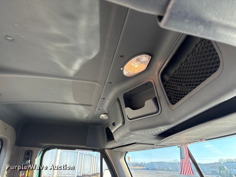 image for item FG1025 2017 Freightliner Cascadia 125 semi truck