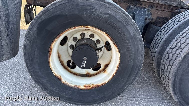 image for item FG1025 2017 Freightliner Cascadia 125 semi truck