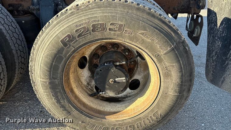 image for item FG1025 2017 Freightliner Cascadia 125 semi truck