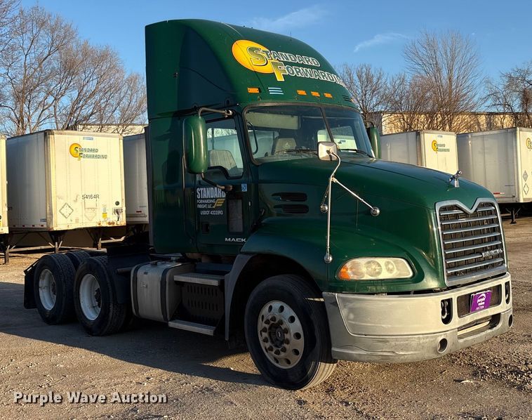 image for item FG1026 2016 Mack CXU semi truck