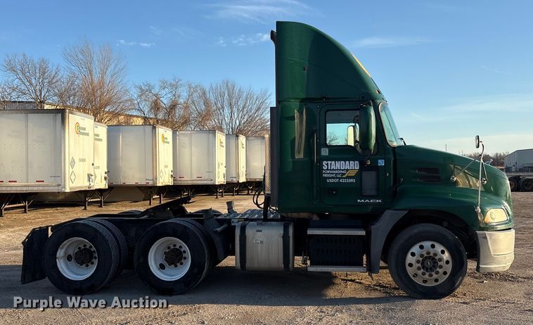 image for item FG1026 2016 Mack CXU semi truck