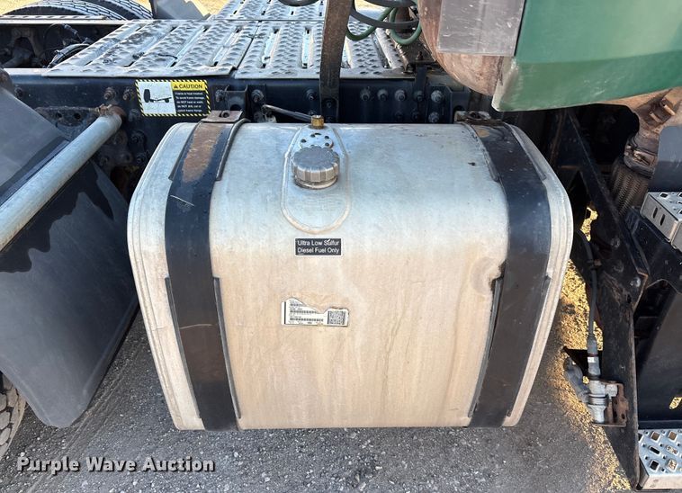 image for item FG1026 2016 Mack CXU semi truck