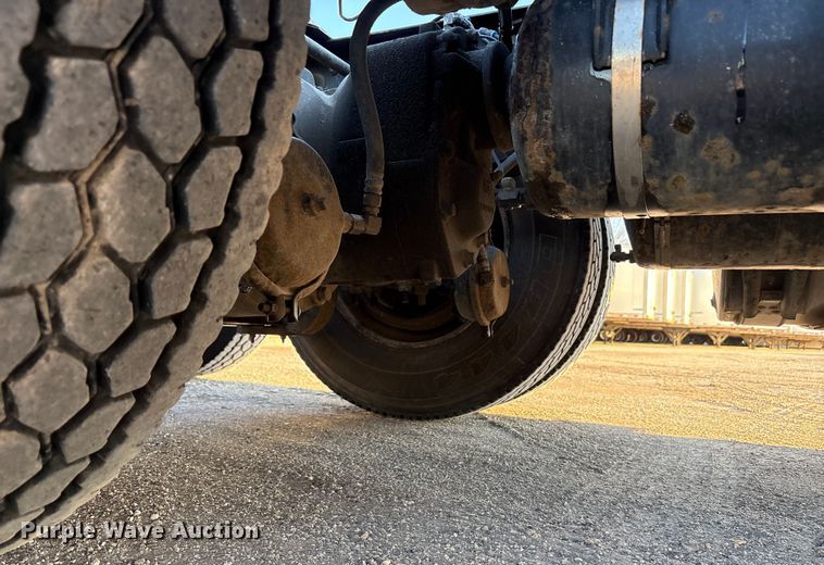 image for item FG1026 2016 Mack CXU semi truck