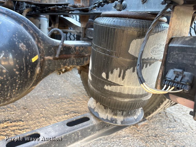 image for item FG1026 2016 Mack CXU semi truck