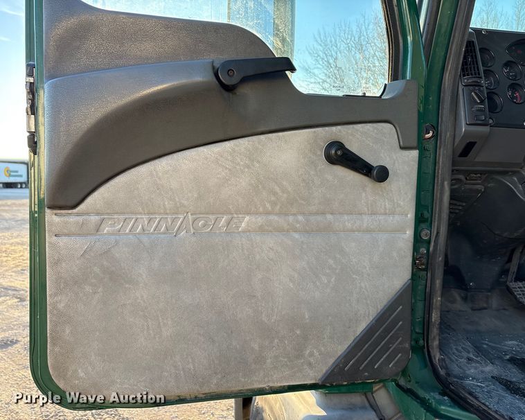 image for item FG1026 2016 Mack CXU semi truck