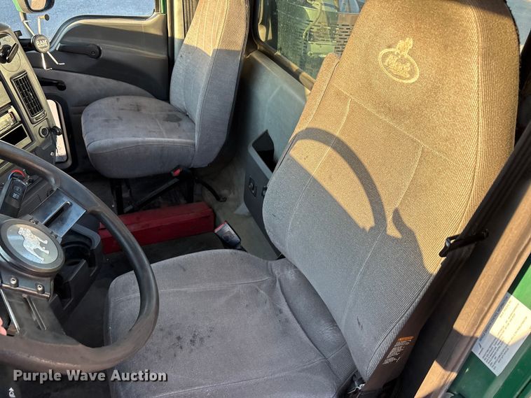 image for item FG1026 2016 Mack CXU semi truck