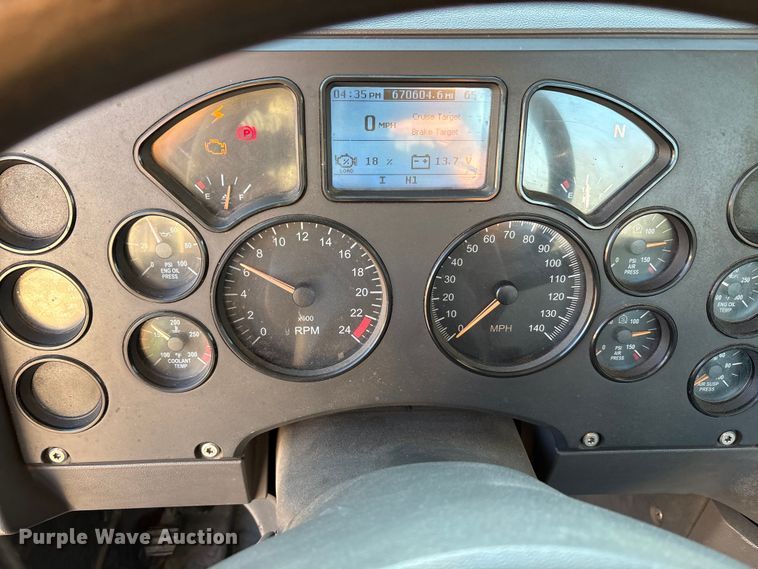 image for item FG1026 2016 Mack CXU semi truck