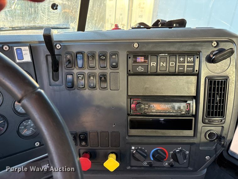 image for item FG1026 2016 Mack CXU semi truck