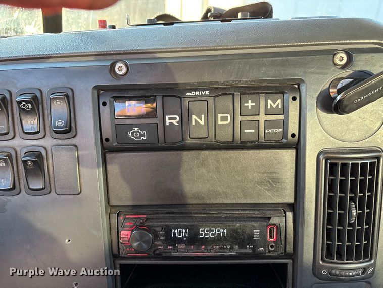 image for item FG1026 2016 Mack CXU semi truck