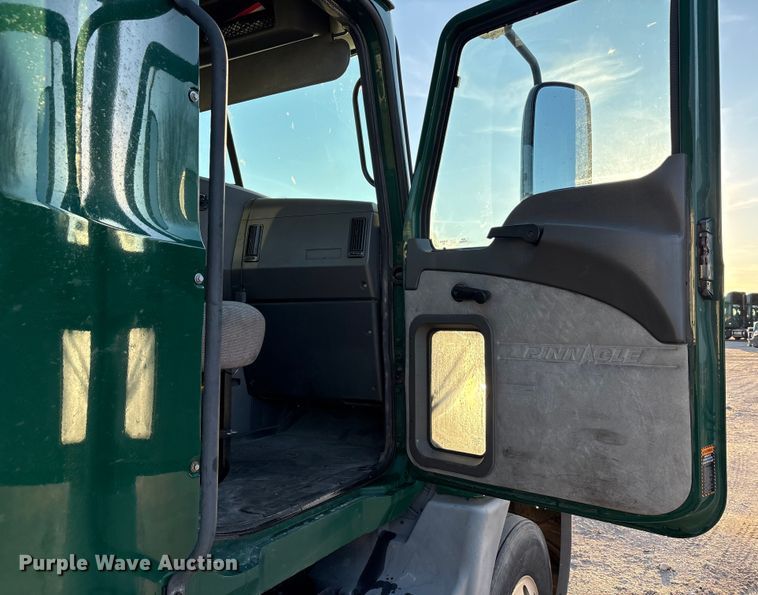 image for item FG1026 2016 Mack CXU semi truck