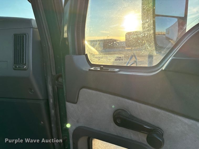 image for item FG1026 2016 Mack CXU semi truck