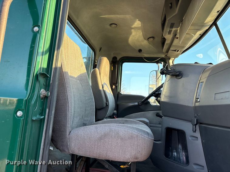 image for item FG1026 2016 Mack CXU semi truck