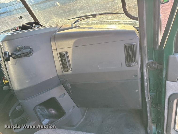 image for item FG1026 2016 Mack CXU semi truck