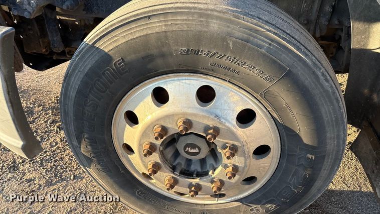 image for item FG1026 2016 Mack CXU semi truck