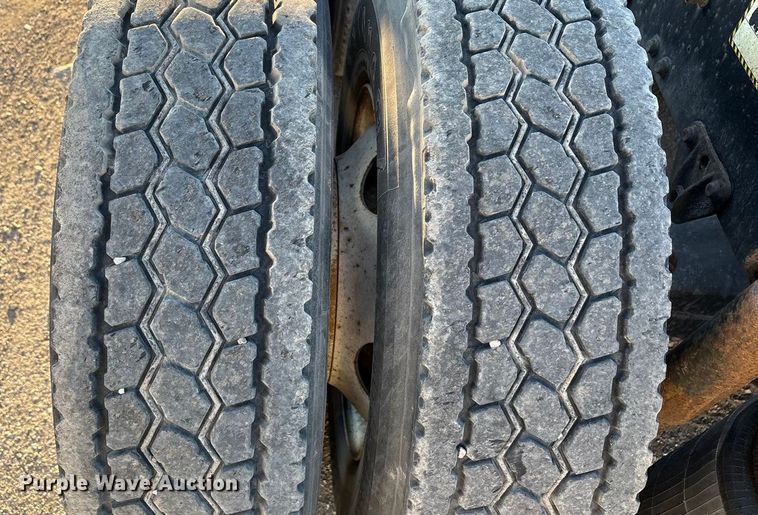 image for item FG1026 2016 Mack CXU semi truck