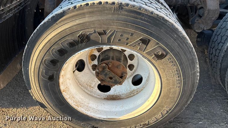 image for item FG1026 2016 Mack CXU semi truck