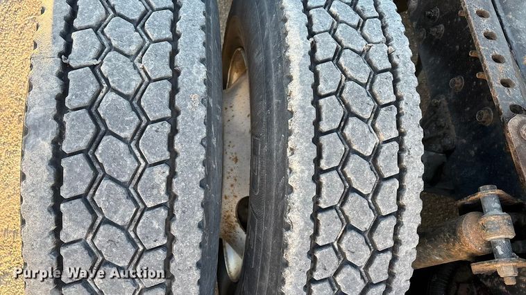 image for item FG1026 2016 Mack CXU semi truck