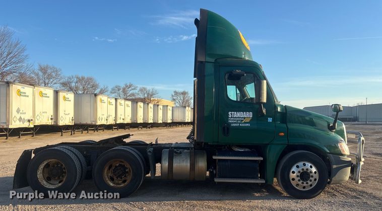 image for item FG1027 2017 Freightliner Cascadia 125 semi truck