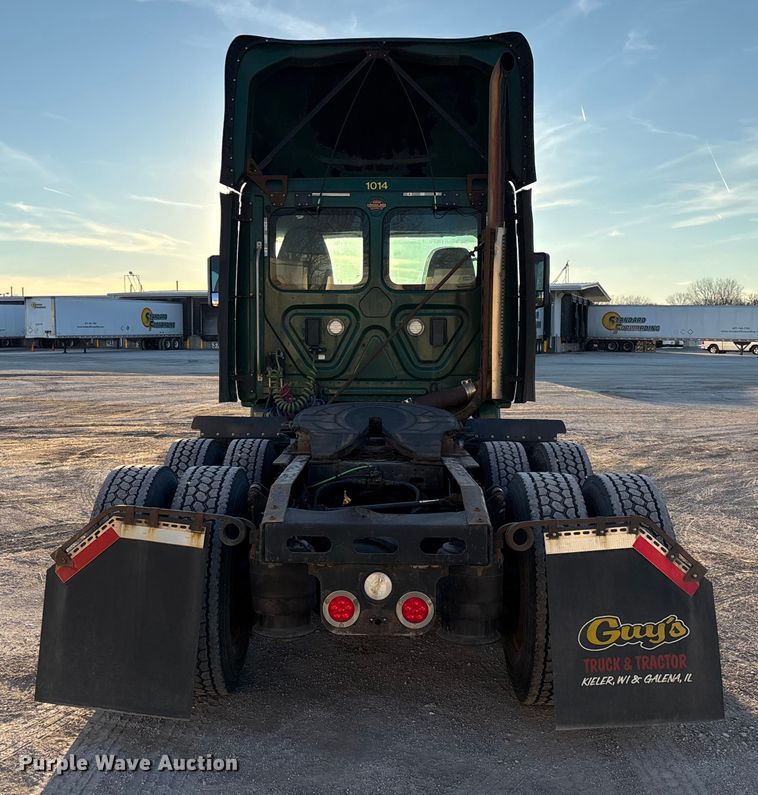 image for item FG1027 2017 Freightliner Cascadia 125 semi truck