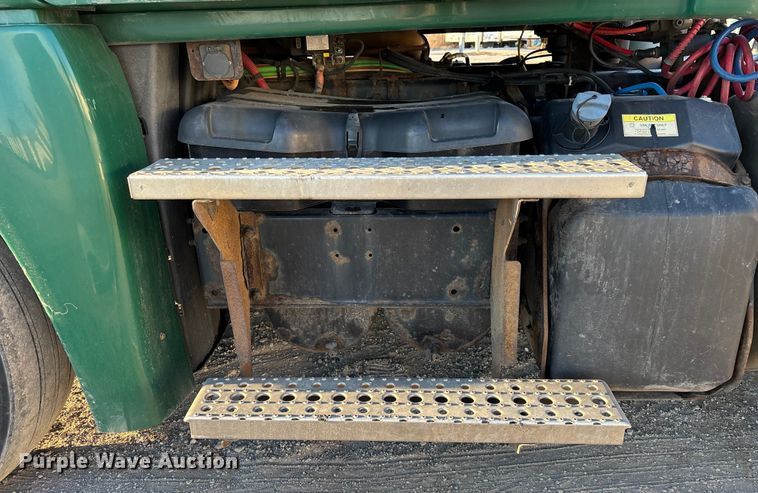 image for item FG1027 2017 Freightliner Cascadia 125 semi truck