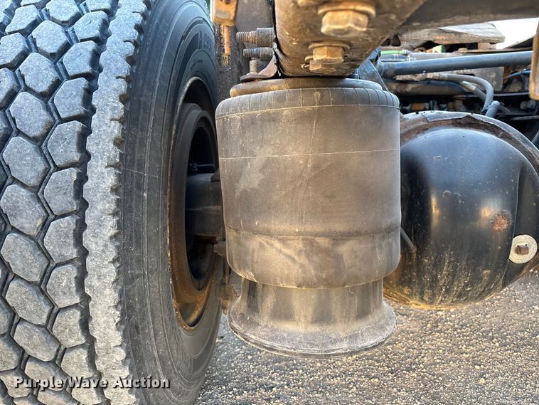 image for item FG1027 2017 Freightliner Cascadia 125 semi truck