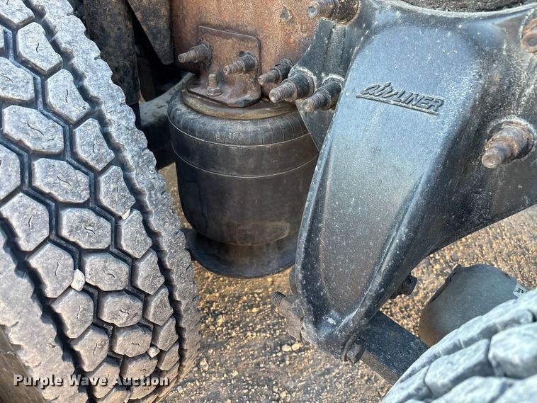 image for item FG1027 2017 Freightliner Cascadia 125 semi truck