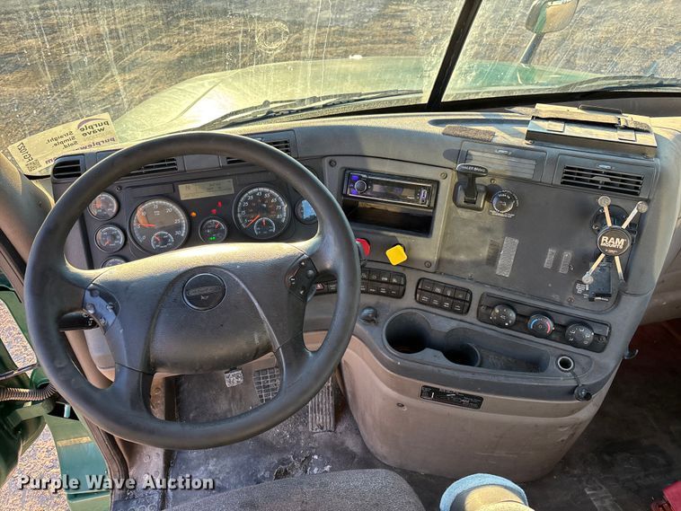 image for item FG1027 2017 Freightliner Cascadia 125 semi truck