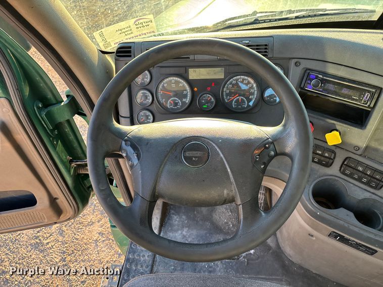 image for item FG1027 2017 Freightliner Cascadia 125 semi truck
