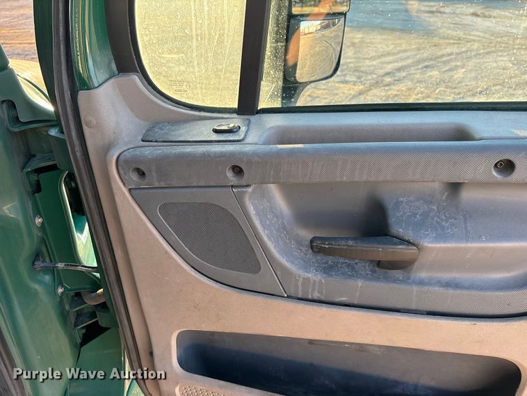 image for item FG1027 2017 Freightliner Cascadia 125 semi truck