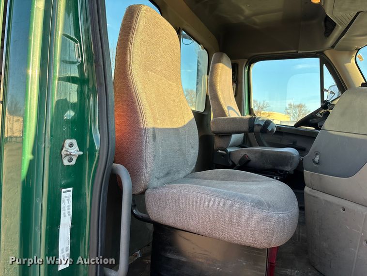 image for item FG1027 2017 Freightliner Cascadia 125 semi truck