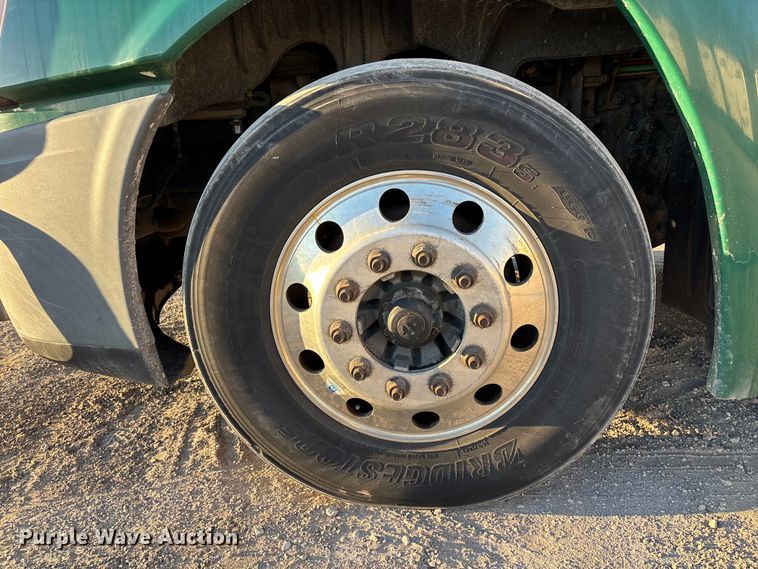 image for item FG1027 2017 Freightliner Cascadia 125 semi truck