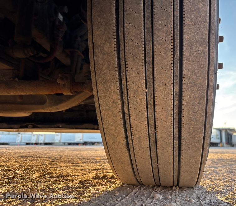 image for item FG1027 2017 Freightliner Cascadia 125 semi truck