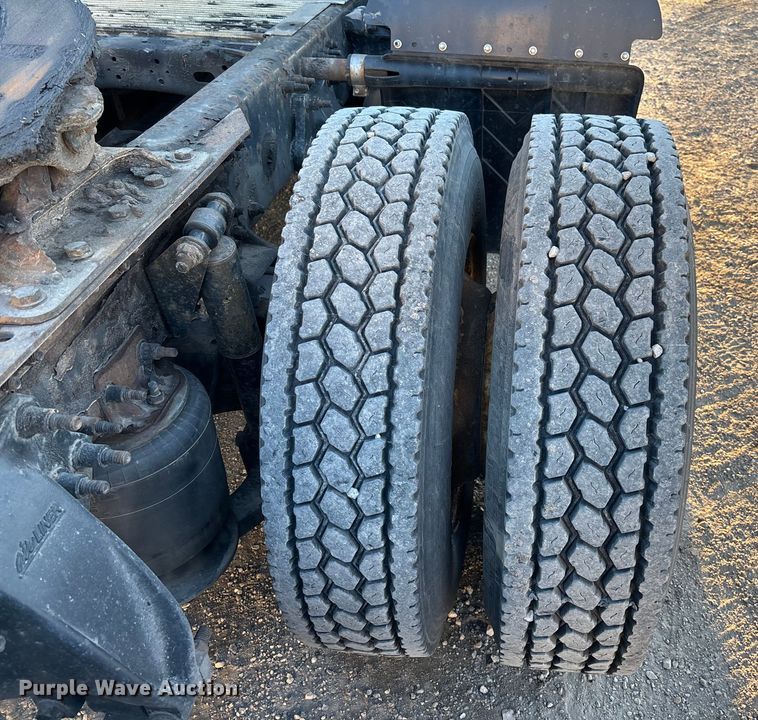 image for item FG1027 2017 Freightliner Cascadia 125 semi truck