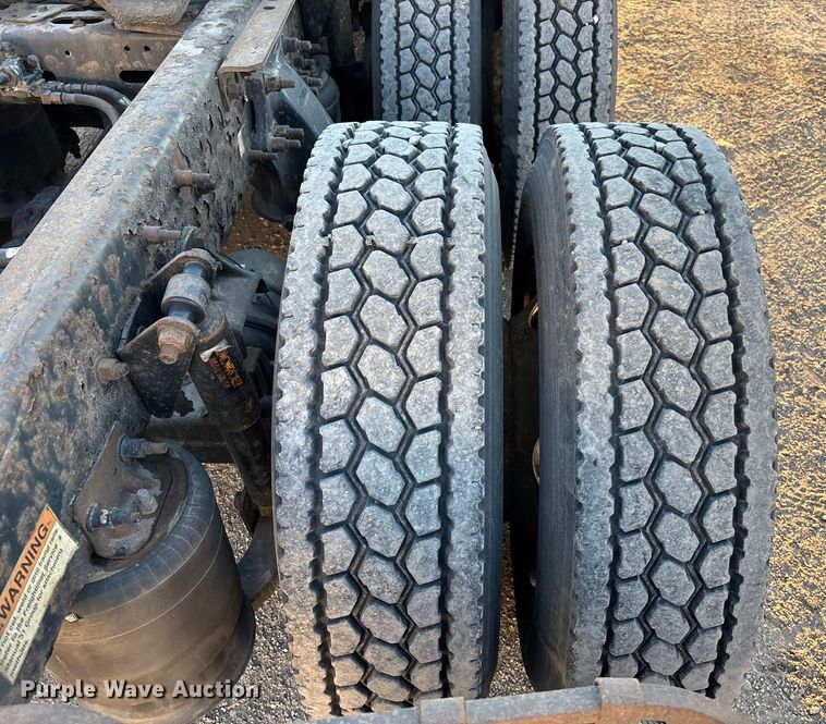 image for item FG1027 2017 Freightliner Cascadia 125 semi truck