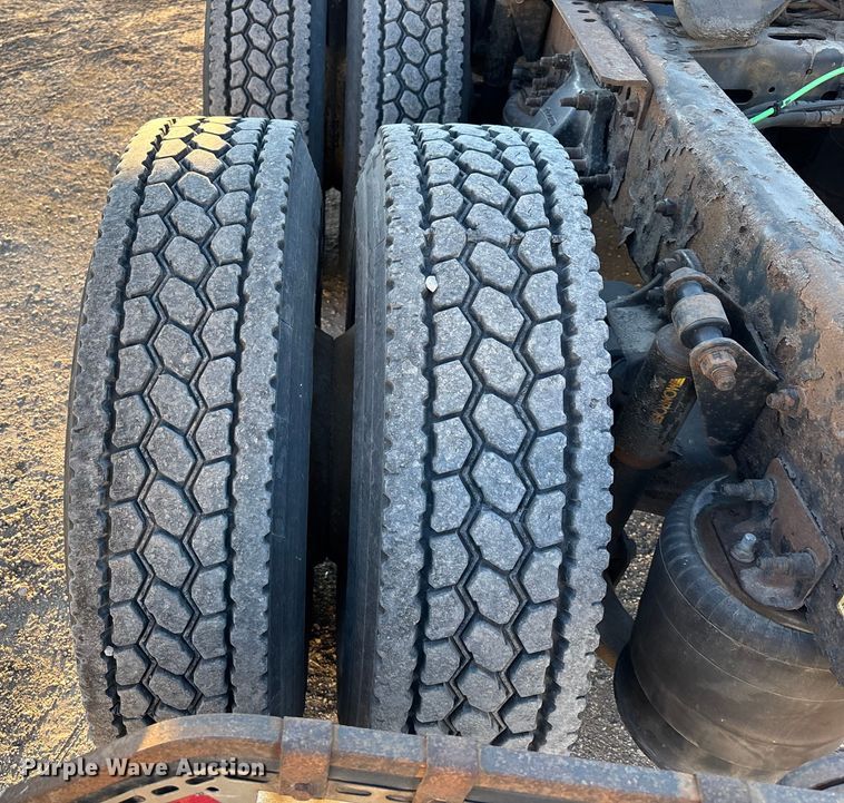 image for item FG1027 2017 Freightliner Cascadia 125 semi truck