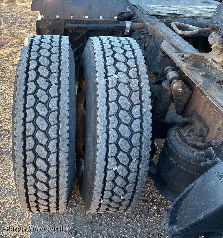 image for item FG1027 2017 Freightliner Cascadia 125 semi truck