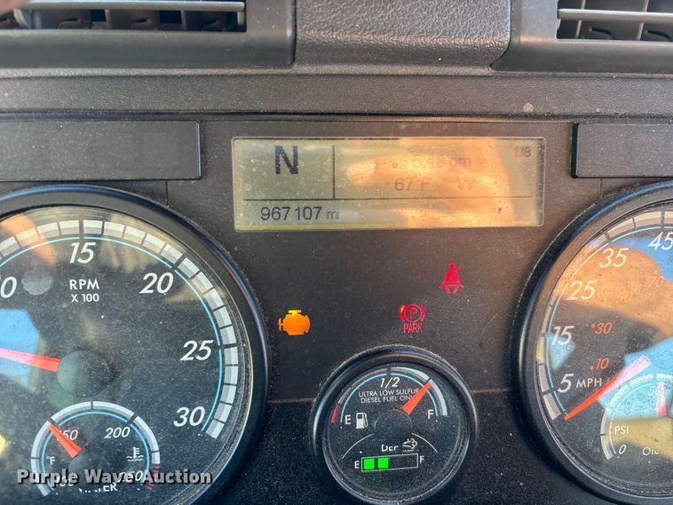 image for item FG1027 2017 Freightliner Cascadia 125 semi truck