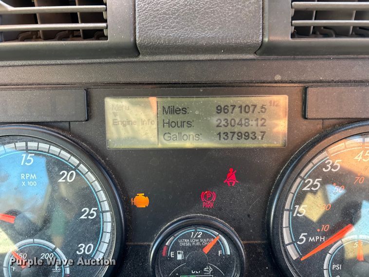 image for item FG1027 2017 Freightliner Cascadia 125 semi truck