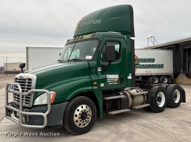 image for item FG1028 2017 Freightliner Cascadia 125 semi truck