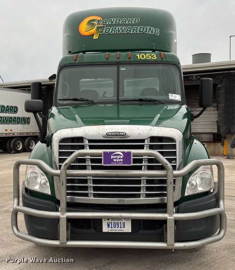 image for item FG1028 2017 Freightliner Cascadia 125 semi truck
