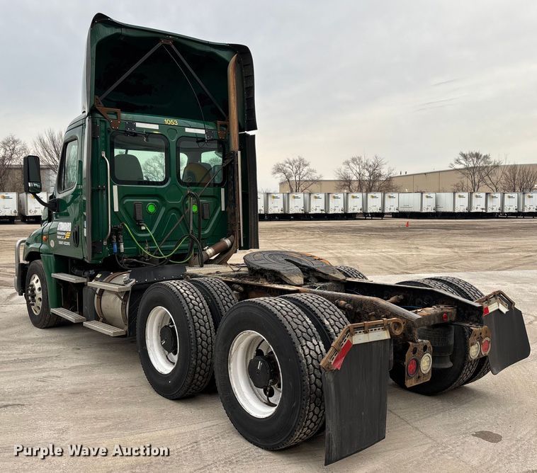 image for item FG1028 2017 Freightliner Cascadia 125 semi truck