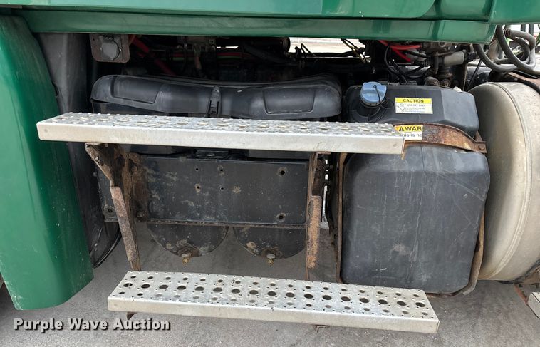 image for item FG1028 2017 Freightliner Cascadia 125 semi truck