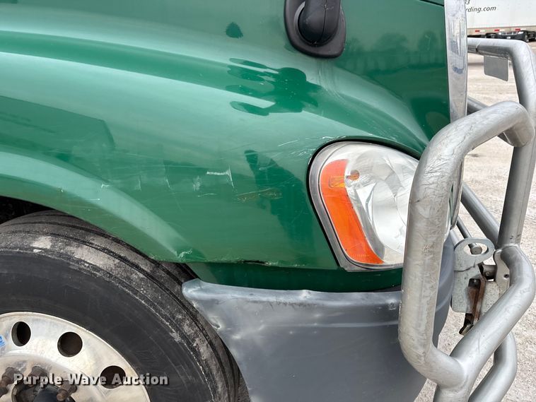 image for item FG1028 2017 Freightliner Cascadia 125 semi truck