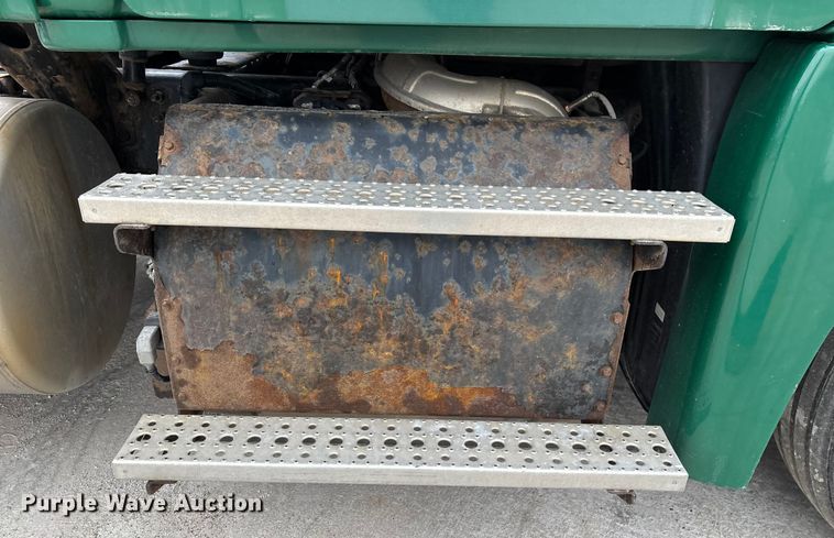 image for item FG1028 2017 Freightliner Cascadia 125 semi truck