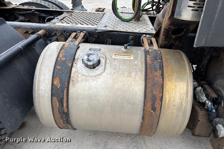 image for item FG1028 2017 Freightliner Cascadia 125 semi truck