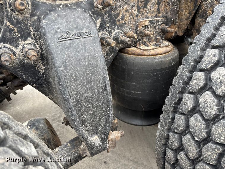 image for item FG1028 2017 Freightliner Cascadia 125 semi truck