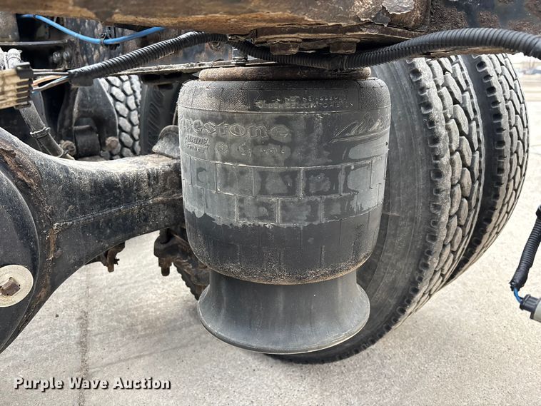 image for item FG1028 2017 Freightliner Cascadia 125 semi truck