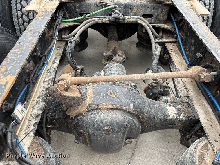 image for item FG1028 2017 Freightliner Cascadia 125 semi truck